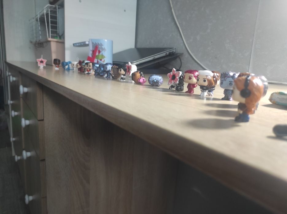 Продам всю коллекцию kinder joy stranger things