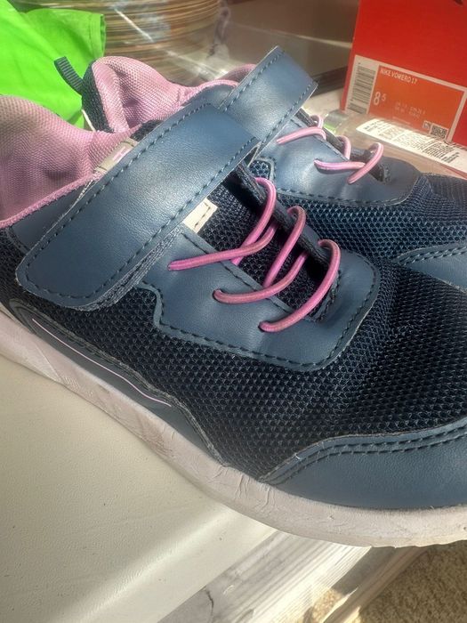 Продаю кроссовки девочковые синие и розовые