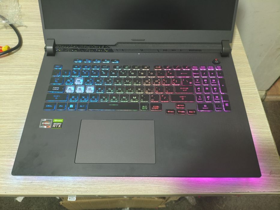 Asus Rog G17 360Hz , rtx 3060 6gb , Ryzen 7 6800H, ddr5 16/512