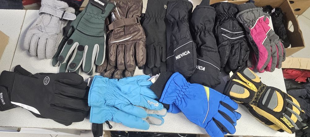 Manusi de ski mai multe modele