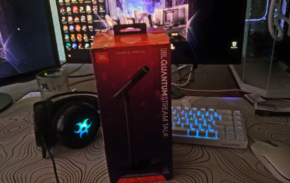 JBL Quantum Stream Talk