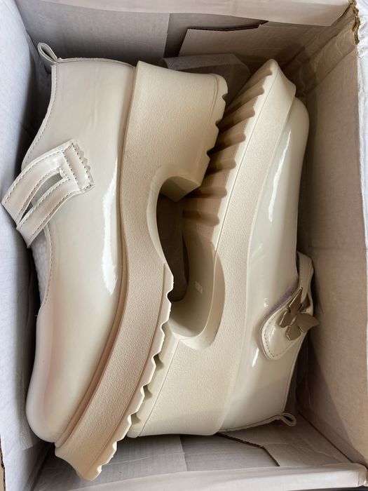 Женская обувь