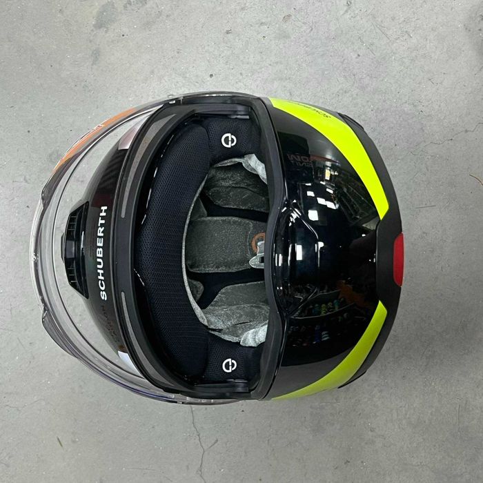 РАЗПРОДАЖБА Мото каска SCHUBERTH C4 PRO Carbon YELLOW - Код: 38031