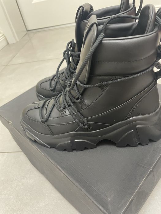 Bocanci armani de iarna