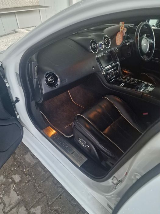 Jaguar XJ (generația X351)
