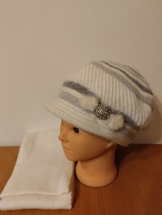 Шапка женская с шарфиком