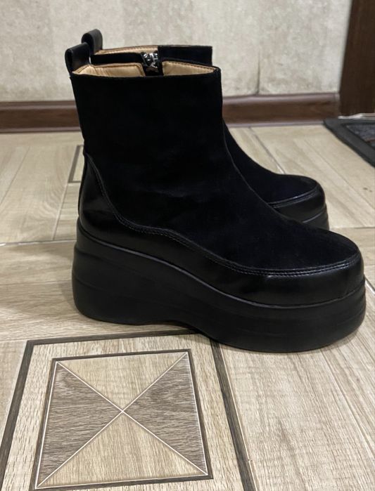 Продам весенние сапоги