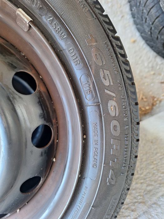 Продавам летни гуми с метални джанти FULFA 165/60/14.