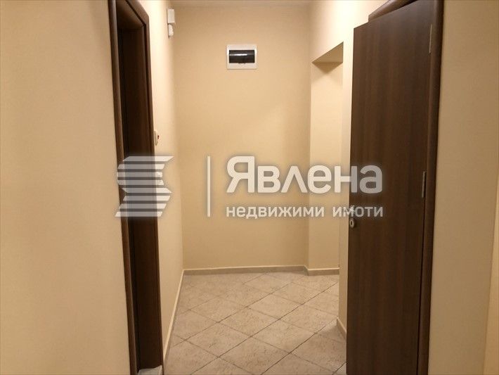 Офис до Икономически университет