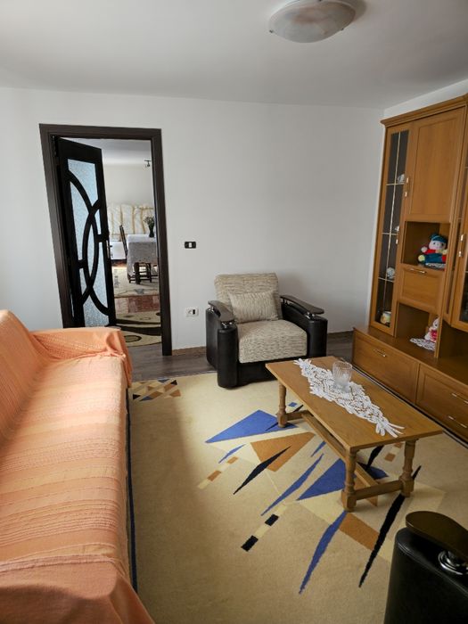 Casă de vânzare – complet mobilată și utilată