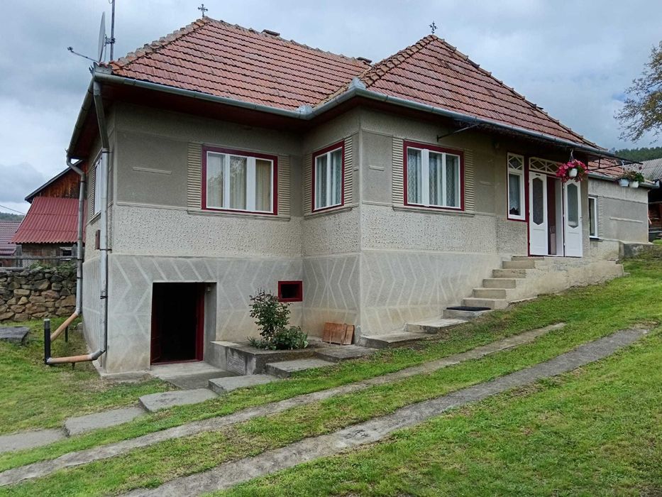 casă familială cu curte și grădină