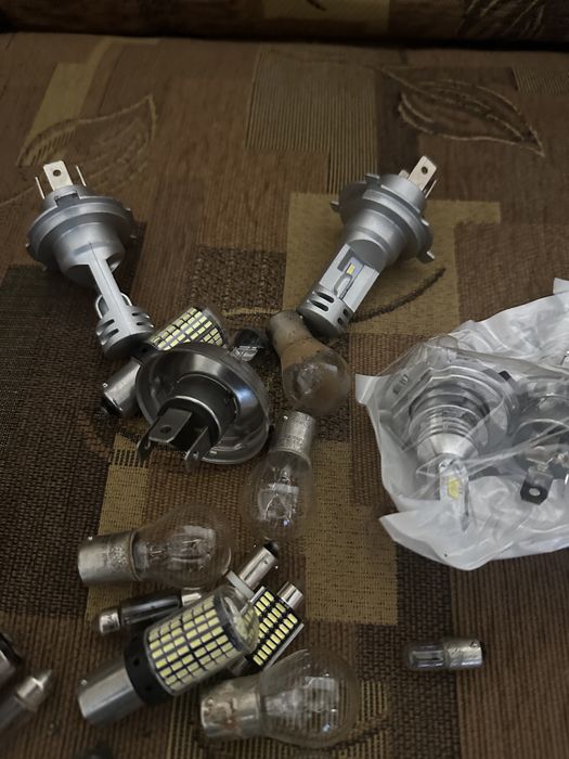 Vând led/halogene bec auto