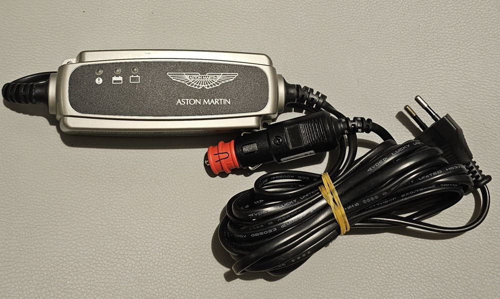 Redresor Incarcator acumulator auto Aston Martin original CTEK