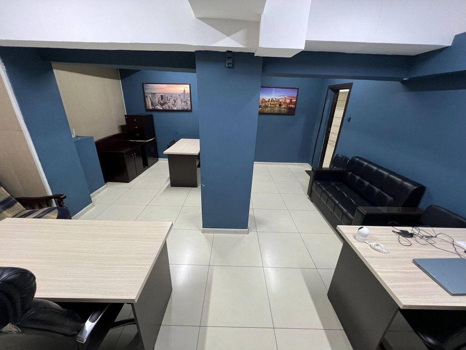 Рядом с Новза метро Сдаётся офис Цокольный 35м2 300 у.е. с мебелью