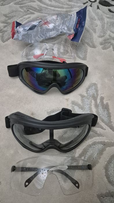 Очки спец . Тёмные и светлые