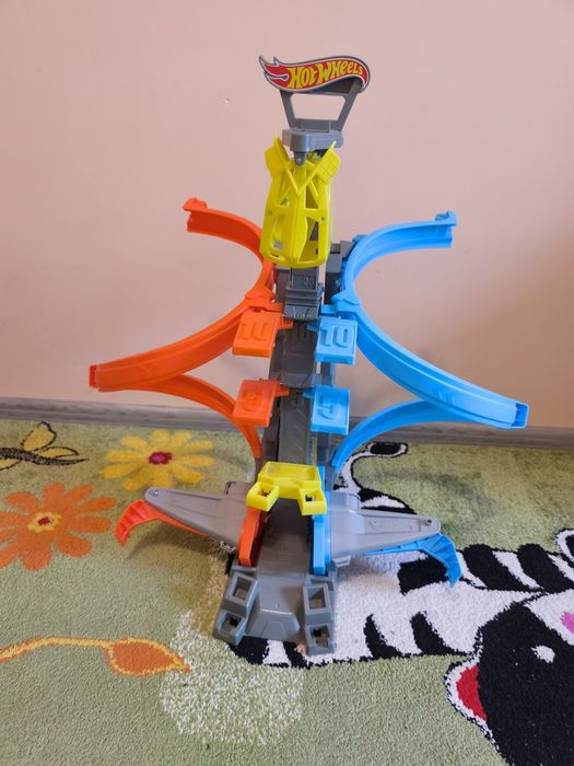 Hot wheels писта лупинг