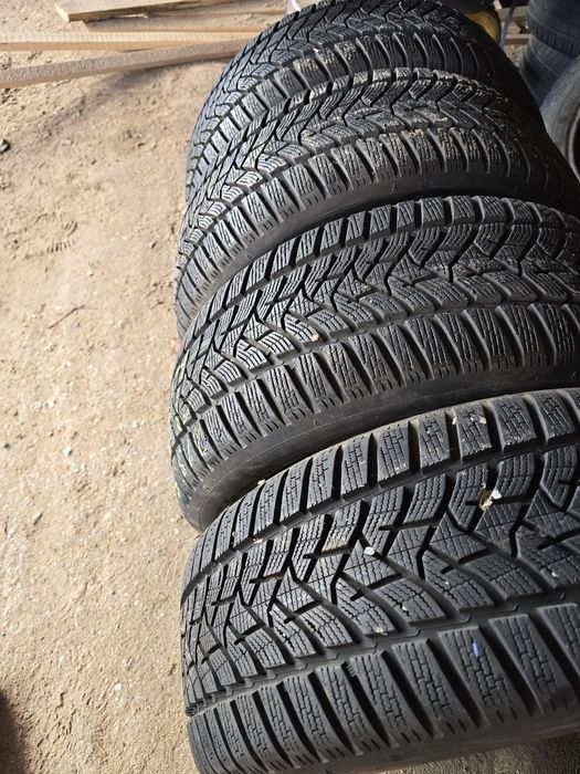Anvelope 215 50 r17 iarna Dunlop