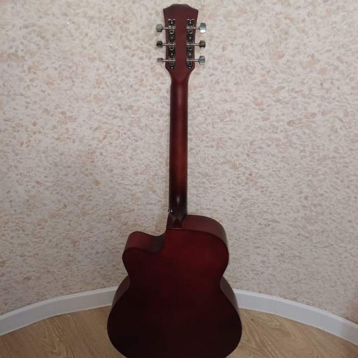 Продается гитара новая с чехлом вместе