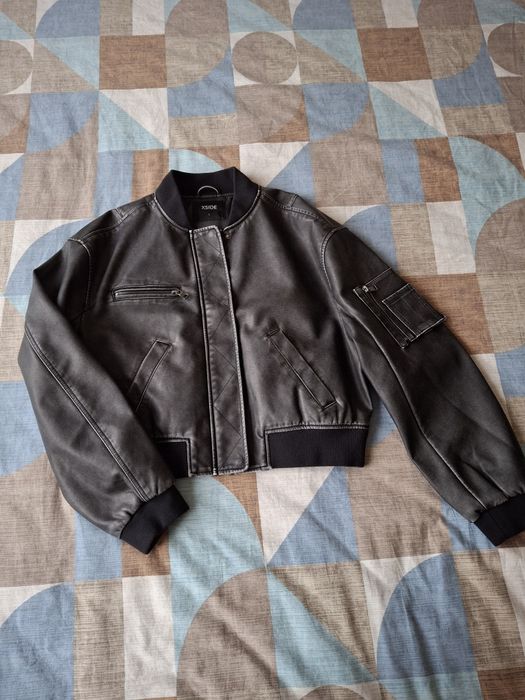 Черно яке бомбър