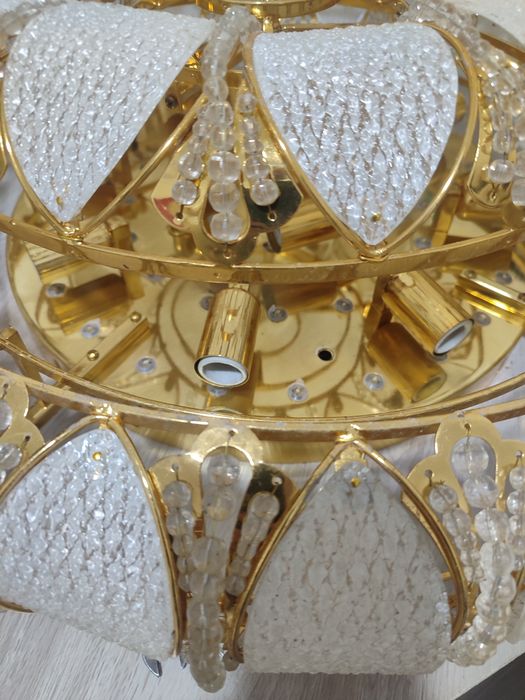 Люстра для зала продается