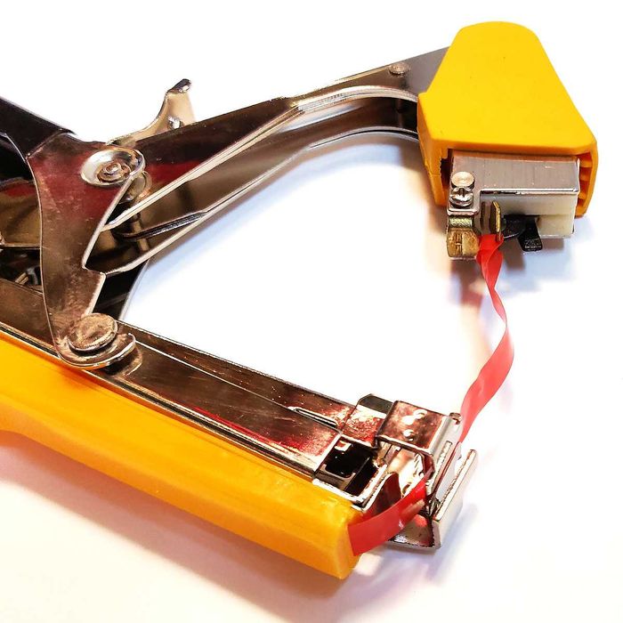 Тапенер для фиксации растений