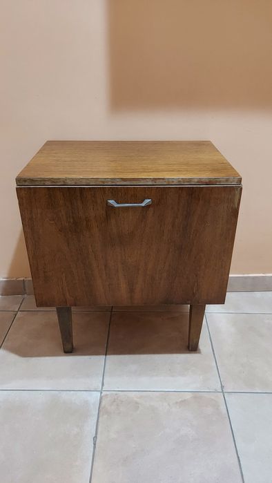 Тумбочка советская целая