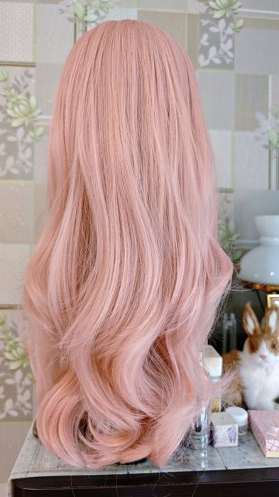 Парик искусственный, розовый.