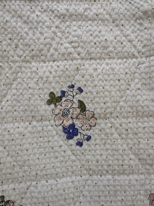 Продам 2 новых покрывала 140 на 200