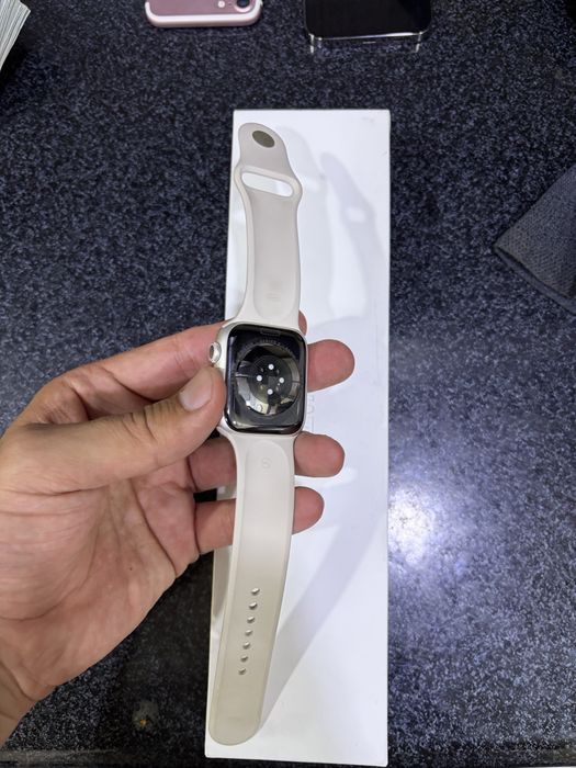 Apple vatch 8.45 holati ideal oq rang karopka dak kamplekt