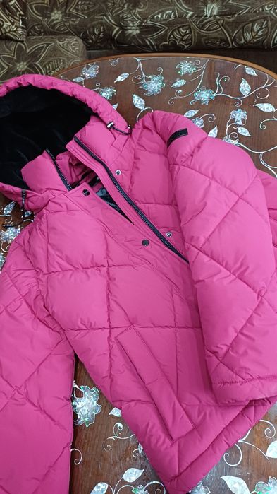Прекрасно чисто ново яке DKNY