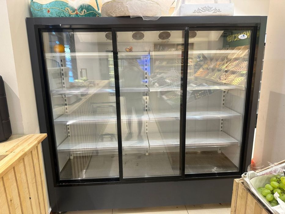 Холодильник для магазина