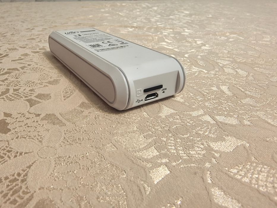 UniFi Access Point + cloud key