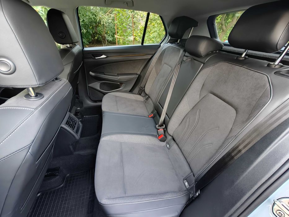 VW Golf 8.5 Facelift (2024)–1.5 TSI (4 cilindri) 150 CP–Cutie manuală