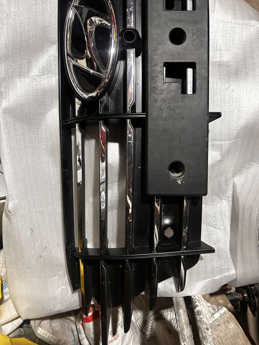 Продам решотку радиатора на Санату