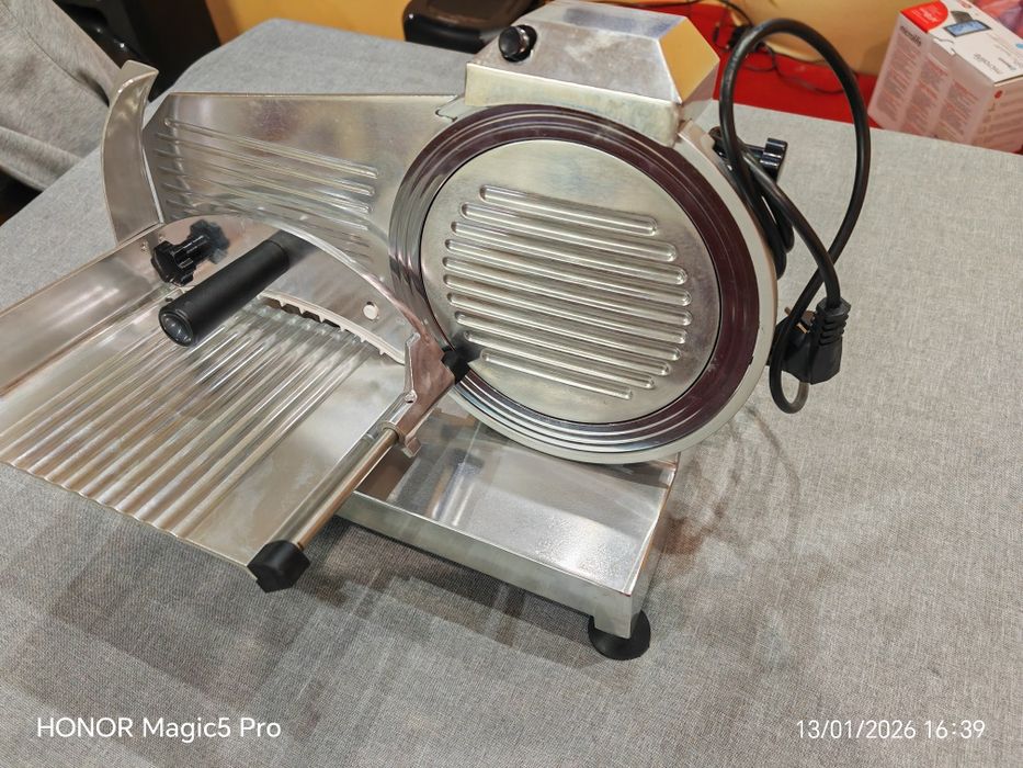 Колбасорезачка CELME FA220