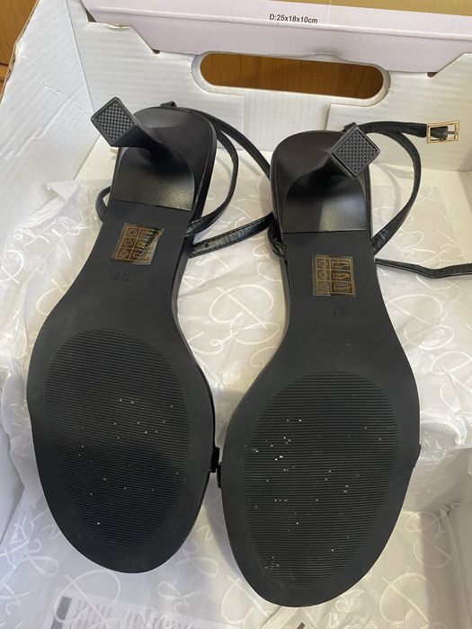 Босоножки новые