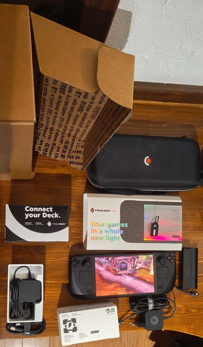 Steam Deck OLED 512GB + Оригинален Dock + 2 Зарядни + Аксесоари