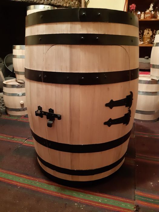 Шкаф за бутилки с въртяща поставка