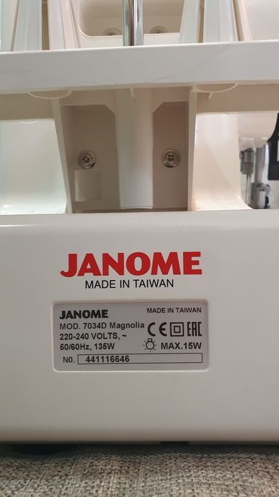 Машинка оверлок.