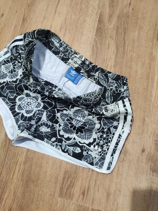 Pantaloni scurți de damă Adidas mărimea 38 M
