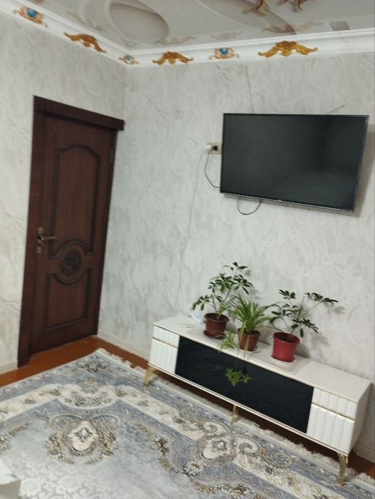 Урганч ш. марказида  2 этажида 4 хонали квартира жихози б/н сотилади