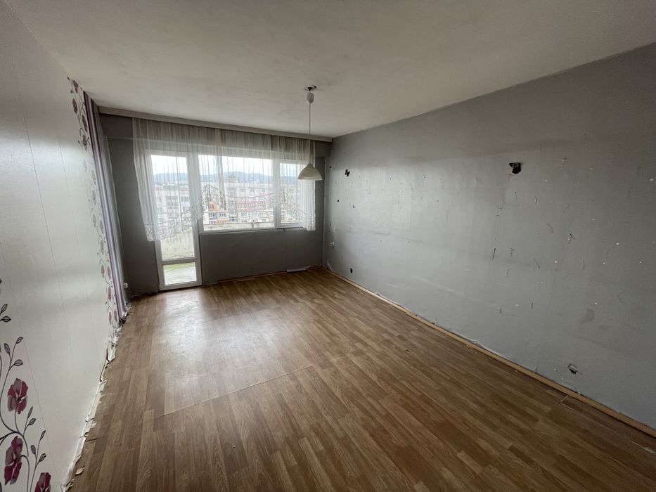 Продава се Тристаен апартамент в с. Драгичево, Област Перник - 89 кв.м за 860 €/кв.м - Снимка #4