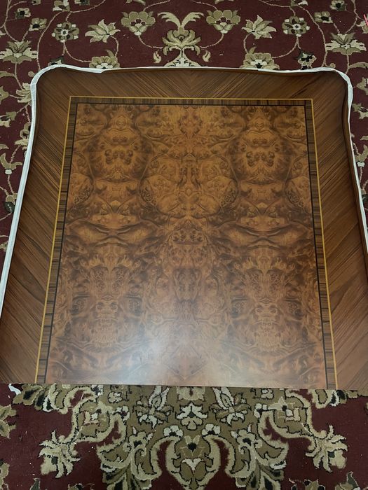 Стол в гостиную