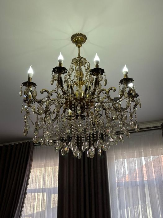 Люстра для зала в отличным состоян