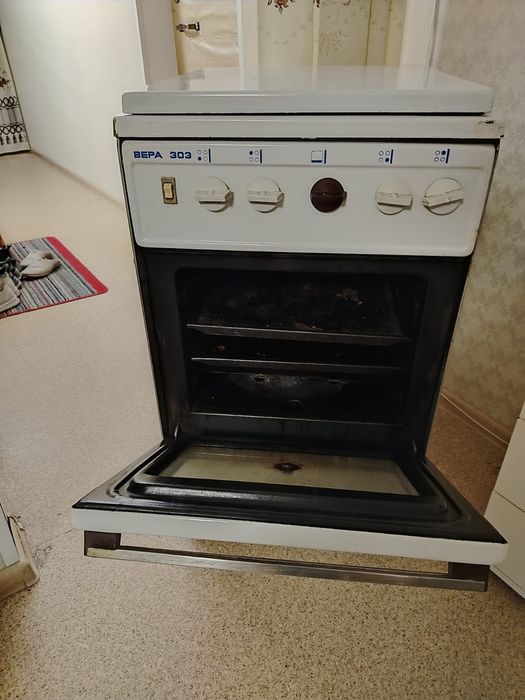 Продам газовую плиту