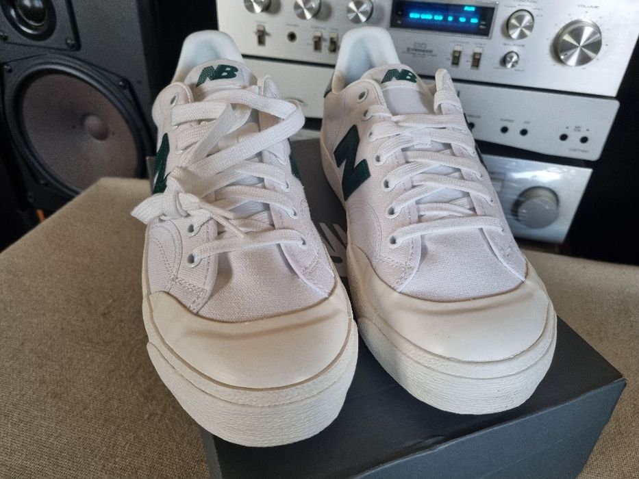 Sneakersi New Balance. Marimea 43. Noi.