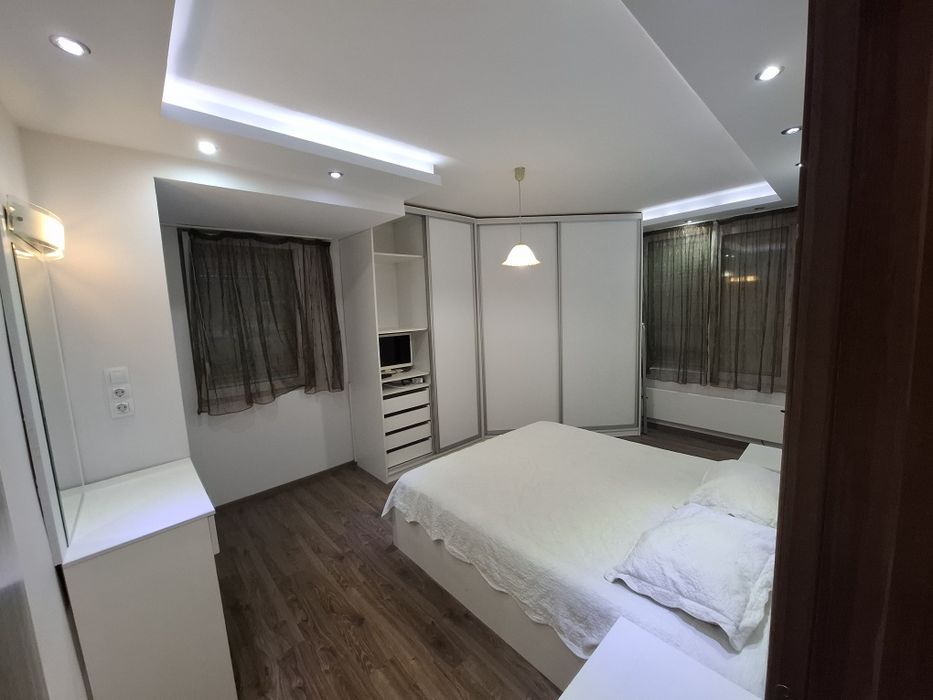 ТРИСТАЕН АПАРТАМЕНТ в центъра на Варна за дългосрочно наемане