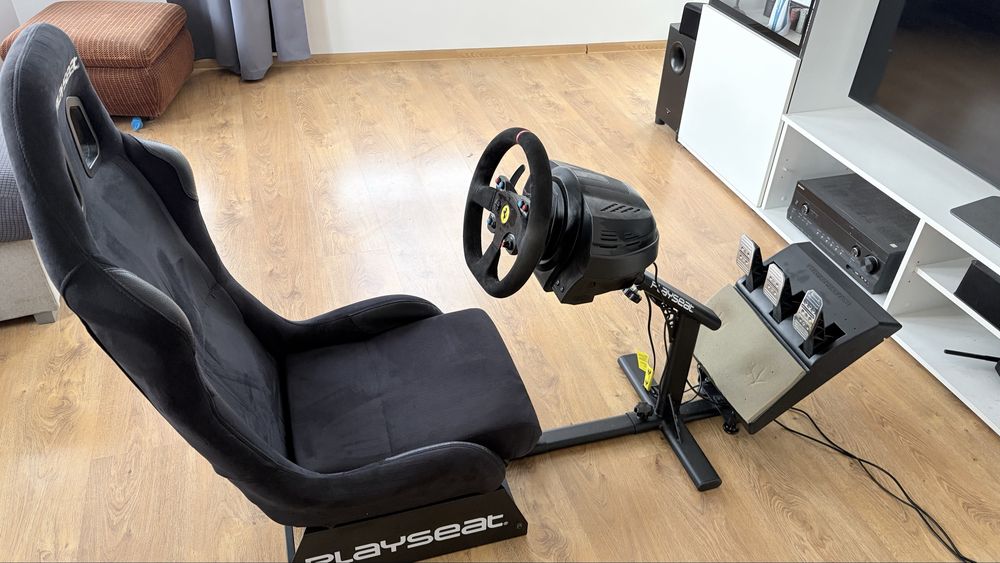 Седалка Playseat Alcantara + Trustmaster T300 Ferrari integral racing whell alcantara edition