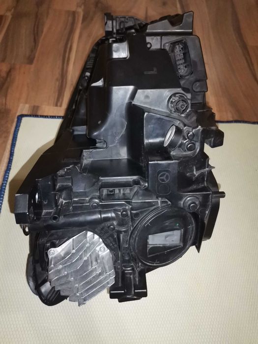 Ляв L Фар за Мерцедес/Mercedes GLA ГЛА 2014--2017година счупен ооо