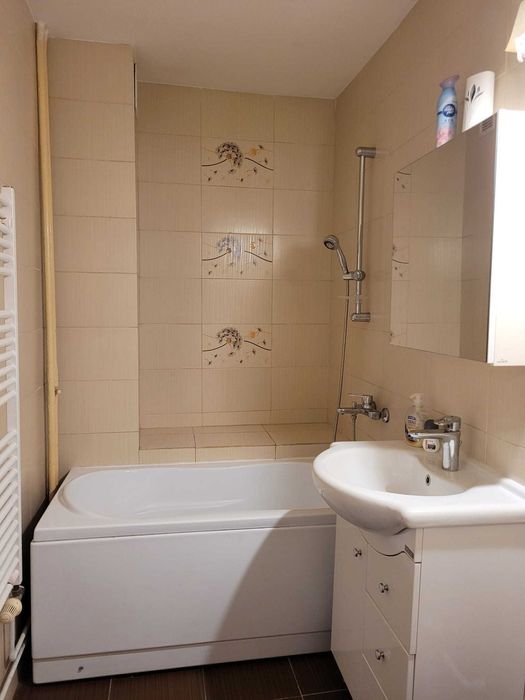 Persoana fizica, inchiriez apartament cu 2 camere decomandat Nicolina